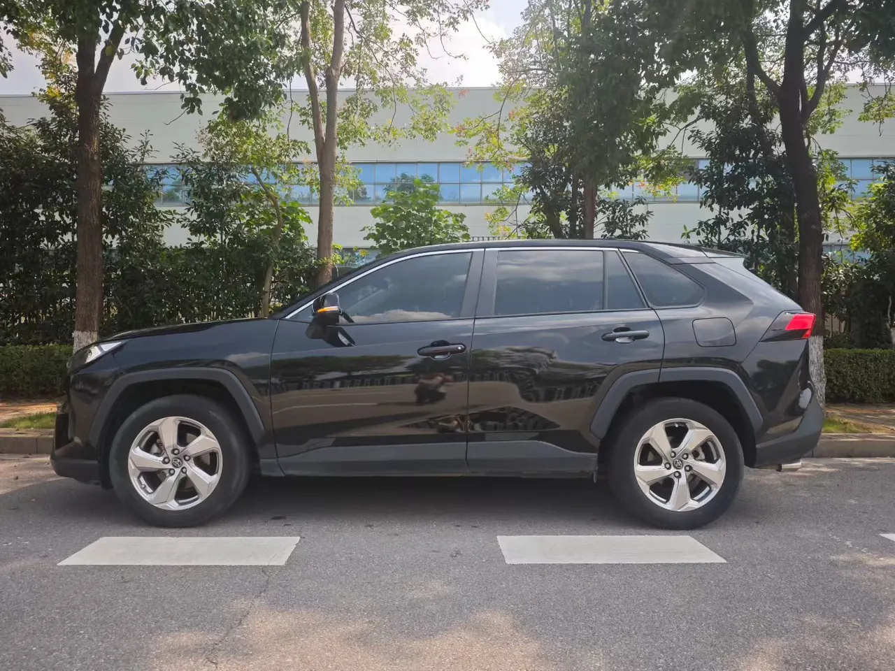 Toyota 2023 RAV4 Rongbo 2.0 Stepless Two-Drive Fashion Plus Edition Automatic Gear 5