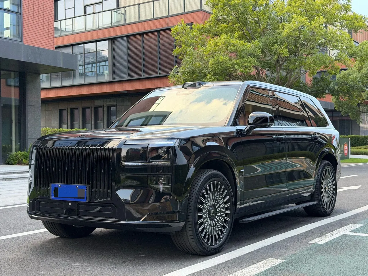 Открыть галерею: Zeekr 2025 Zeekr 9X 2.0T Ultra Edition 70kWh Automatic Gear