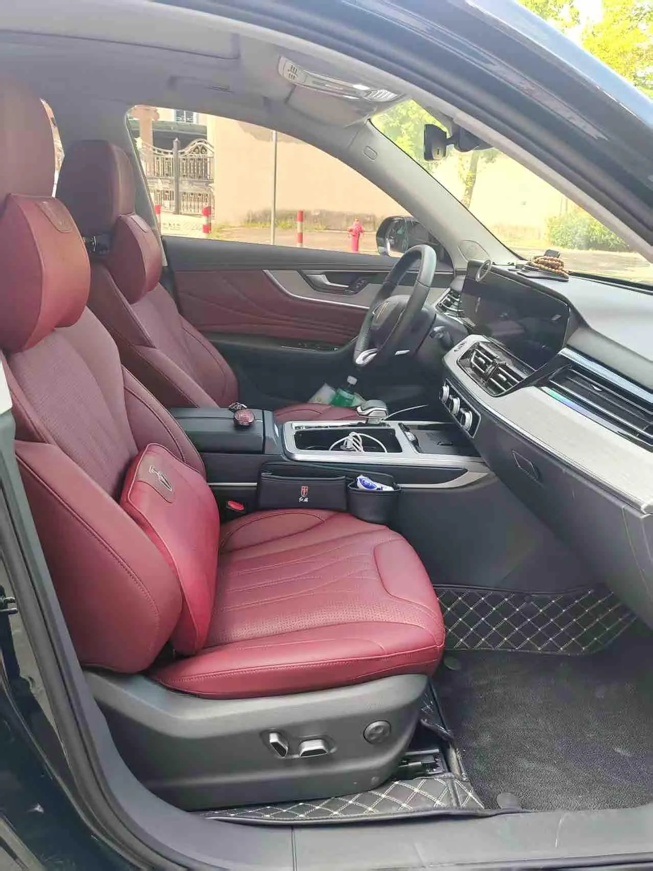 HongQi 2025 HS5 2.0T Two-Drive Flag Enjoy Pro Edition Automatic Gear 5