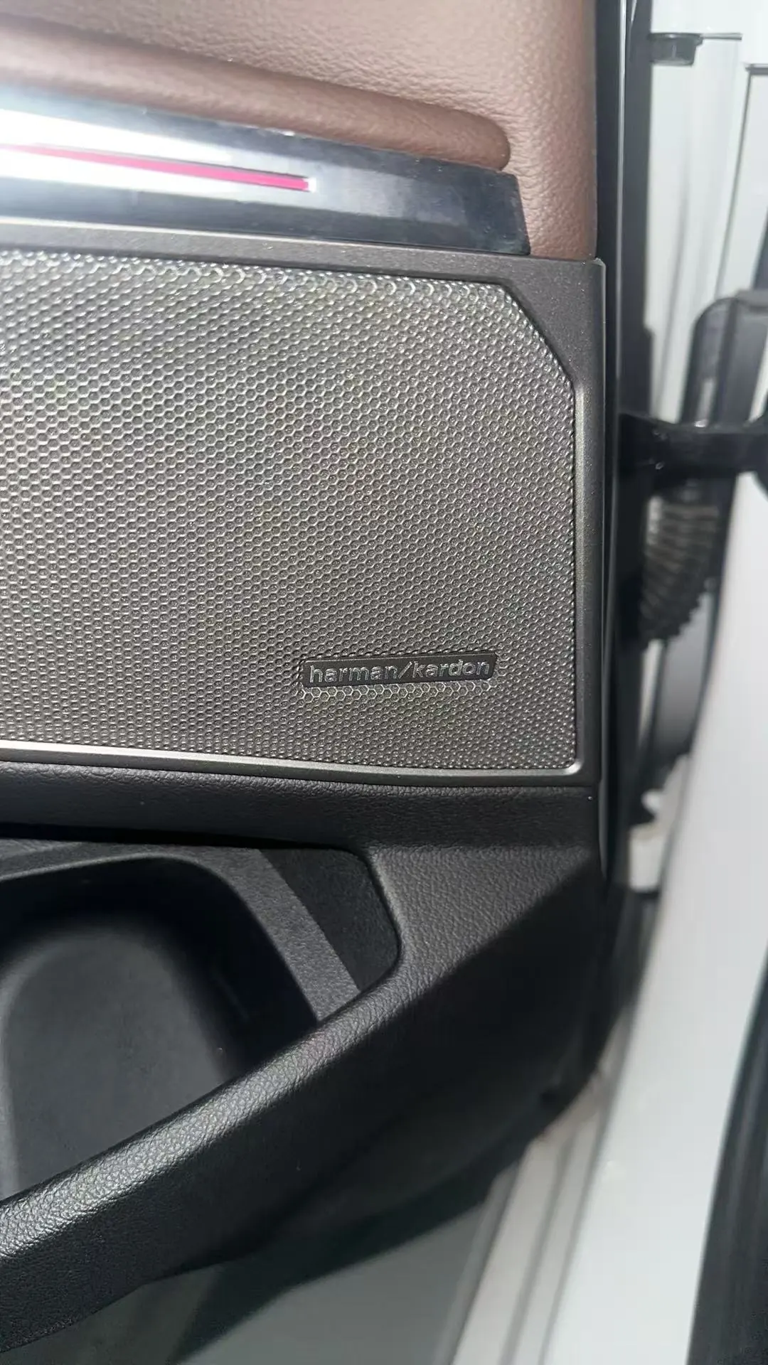 BMW 3 Series 2024 325Li 2.0T M Sports Obsidian Night Suit Automatic Gear 5