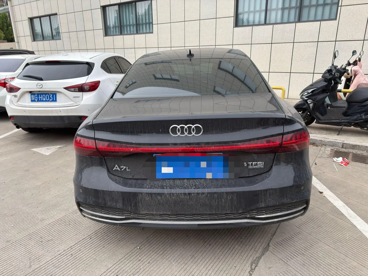 Audi 2024 A7L 2.0TFSI 45TFSI Quattro S-line see remote crystal flow set automatic gear 3