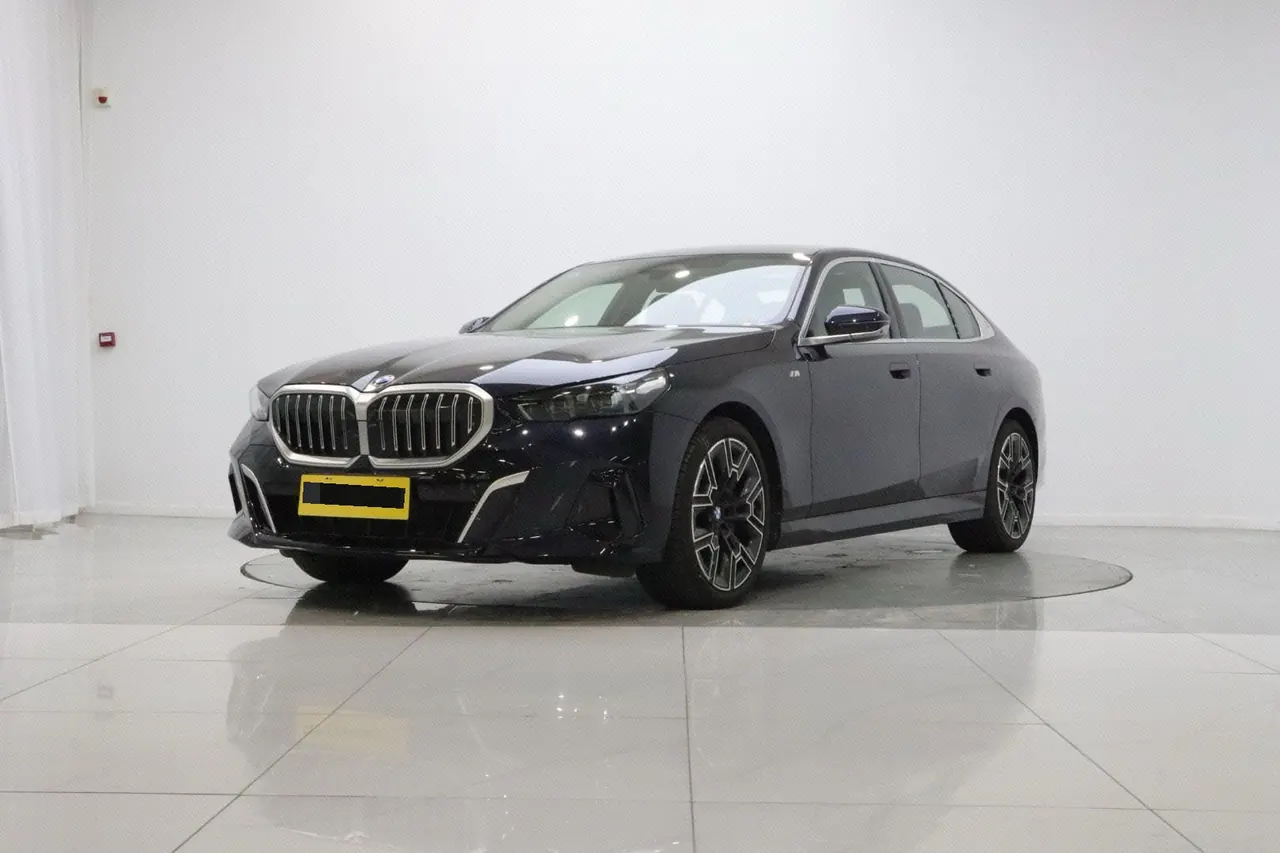 Open image lightbox: BMW 5 series 2025 530Li 48V 2.0T exclusive m sports suit automatic gear