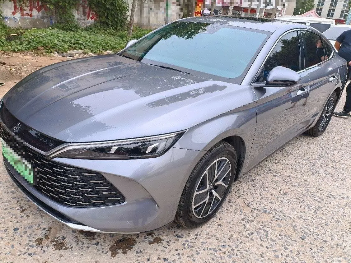 Открыть галерею: BYD 2024 Qin L DM-i 1.5 stepless 120KM Exceed automatic gear
