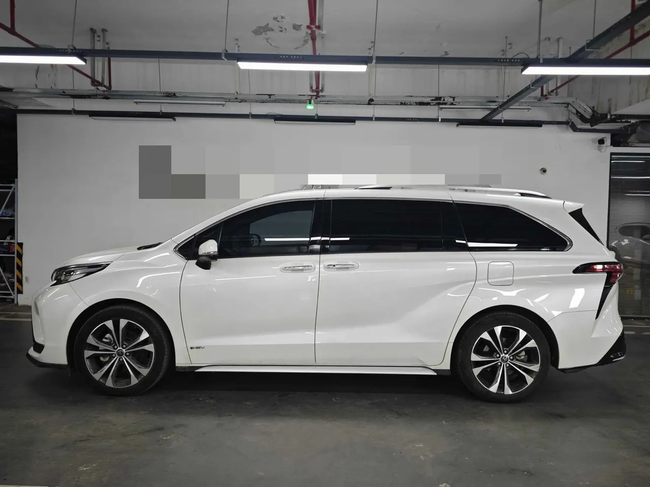 Toyota 2024 Grevia HYBRID 2.5 Stepless Zunjue ULTRA Edition Automatic Gear 3