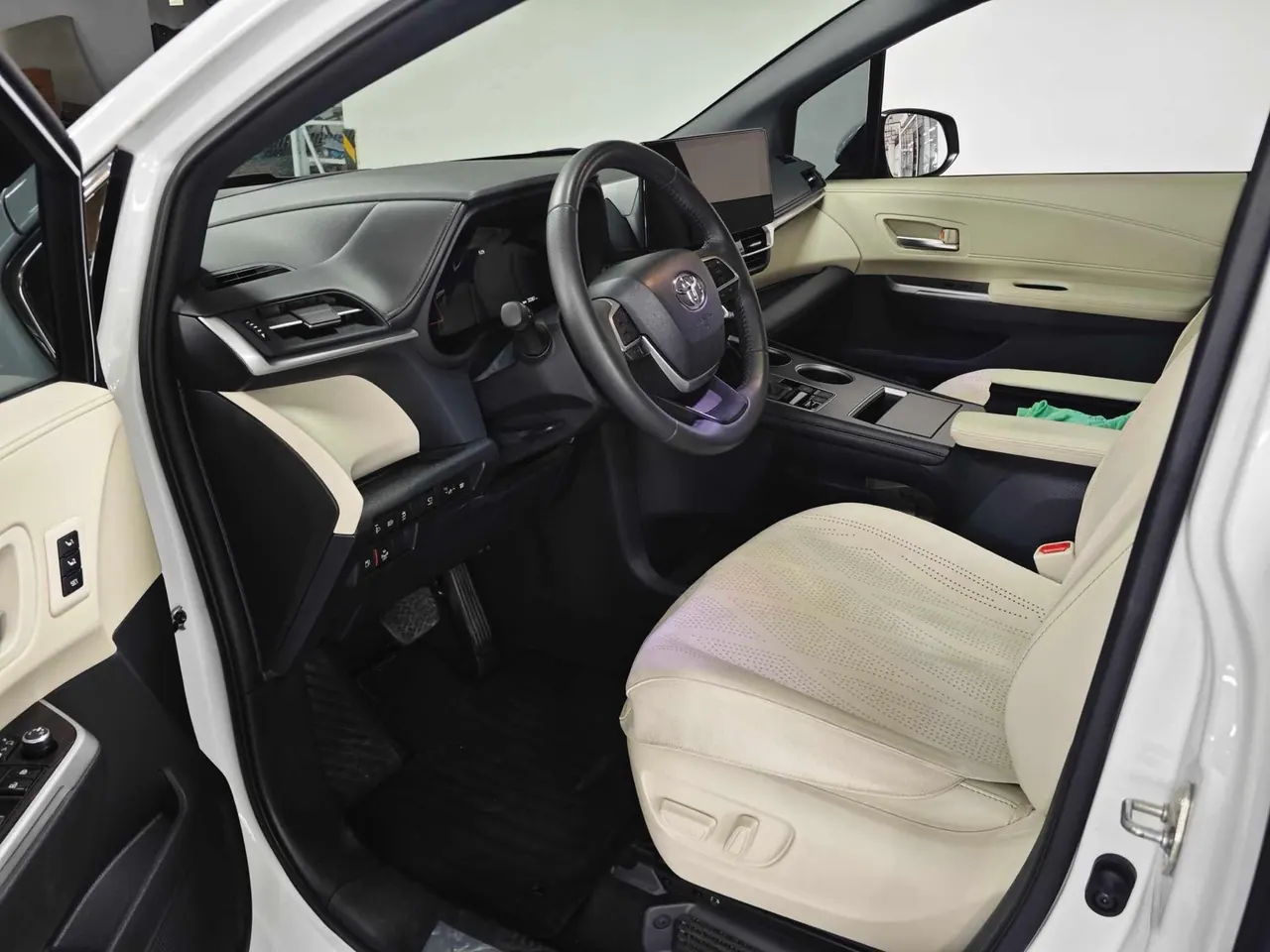 Toyota 2024 Grevia HYBRID 2.5 Stepless Zunjue ULTRA Edition Automatic Gear 5