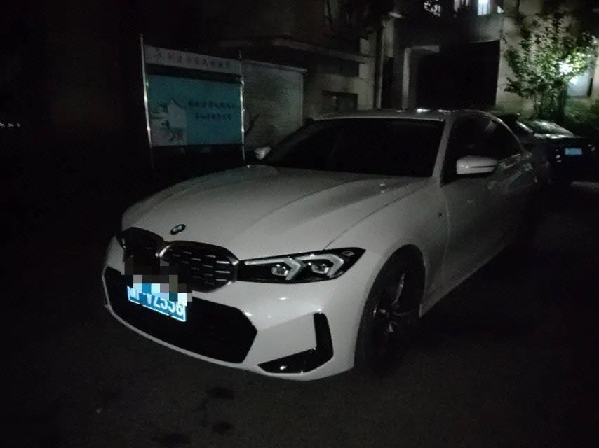 Открыть галерею: BMW 3 Series 2024 325Li 2.0T M Sports Obsidian Night Suit Automatic Gear