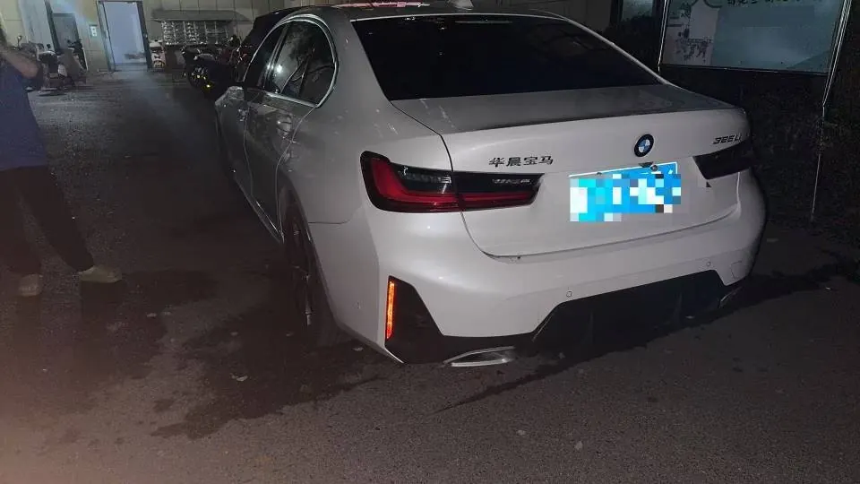 BMW 3 Series 2024 325Li 2.0T M Sports Obsidian Night Suit Automatic Gear 3