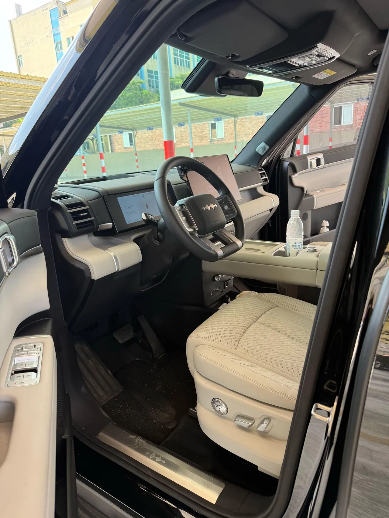 FangChengBao 2025 titanium 7 1.5T stepless 190KM four-wheel drive Ultra version of automatic gear 2