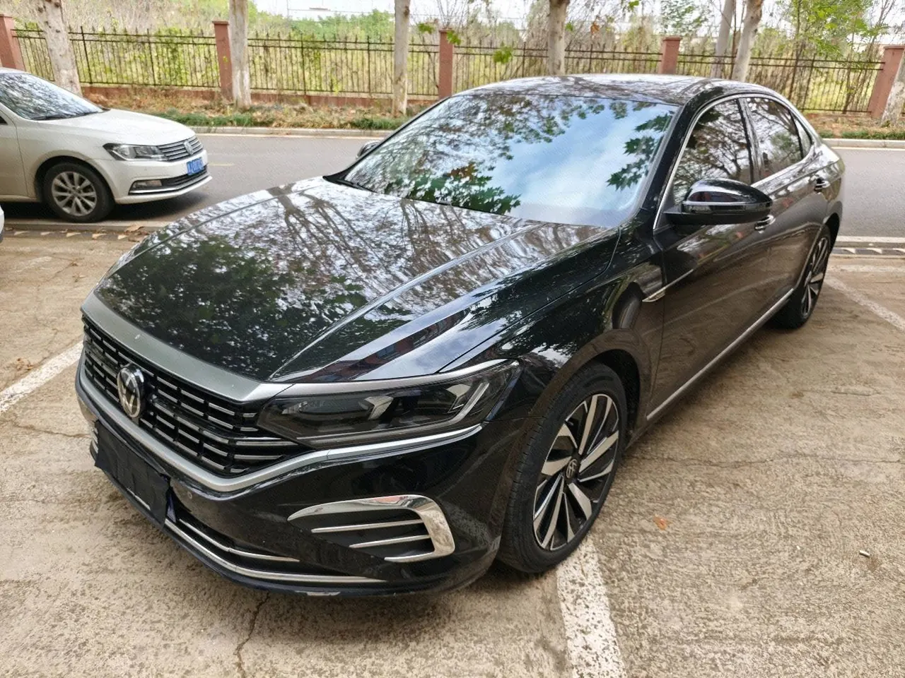 Открыть галерею: Volkswagen 2024 Passat 2.0TSI 330TSI Elite Edition Automatic