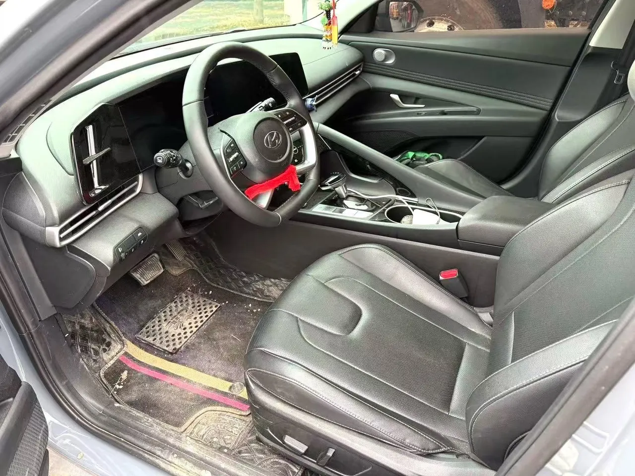 Hyundai 2023 Elantra -3-compartment 1.5 stepless LUX premium automatic gear 2