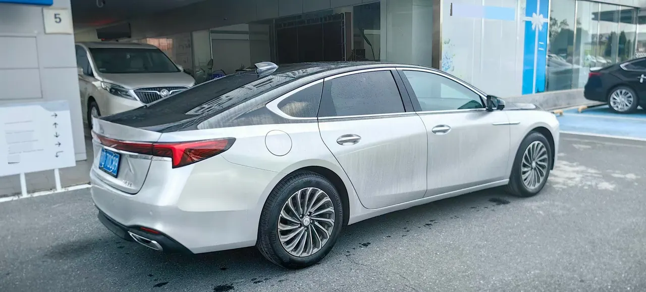 Buick 2025 LaCrosse 2.0T 28T Platinum Edition, automatic transmission 3