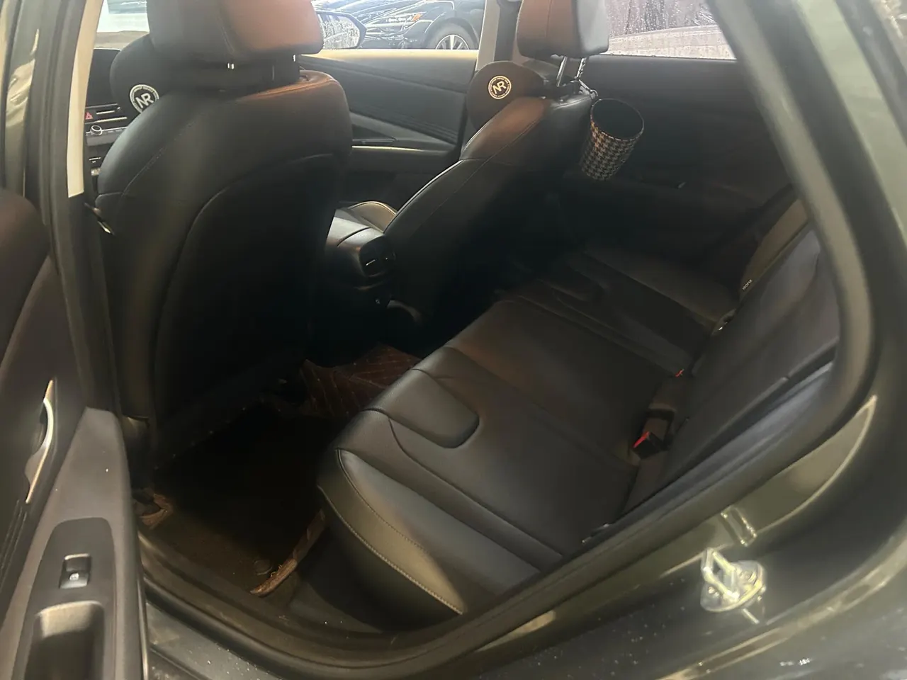 Hyundai 2023 Elantra -3-compartment 1.5 stepless LUX premium automatic gear 3