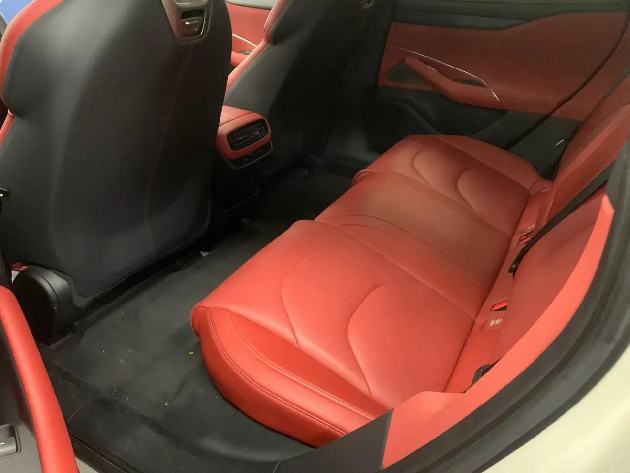MI 2024 SU 7 750km Four-wheel Drive Max Founding Edition Automatic Gear 4