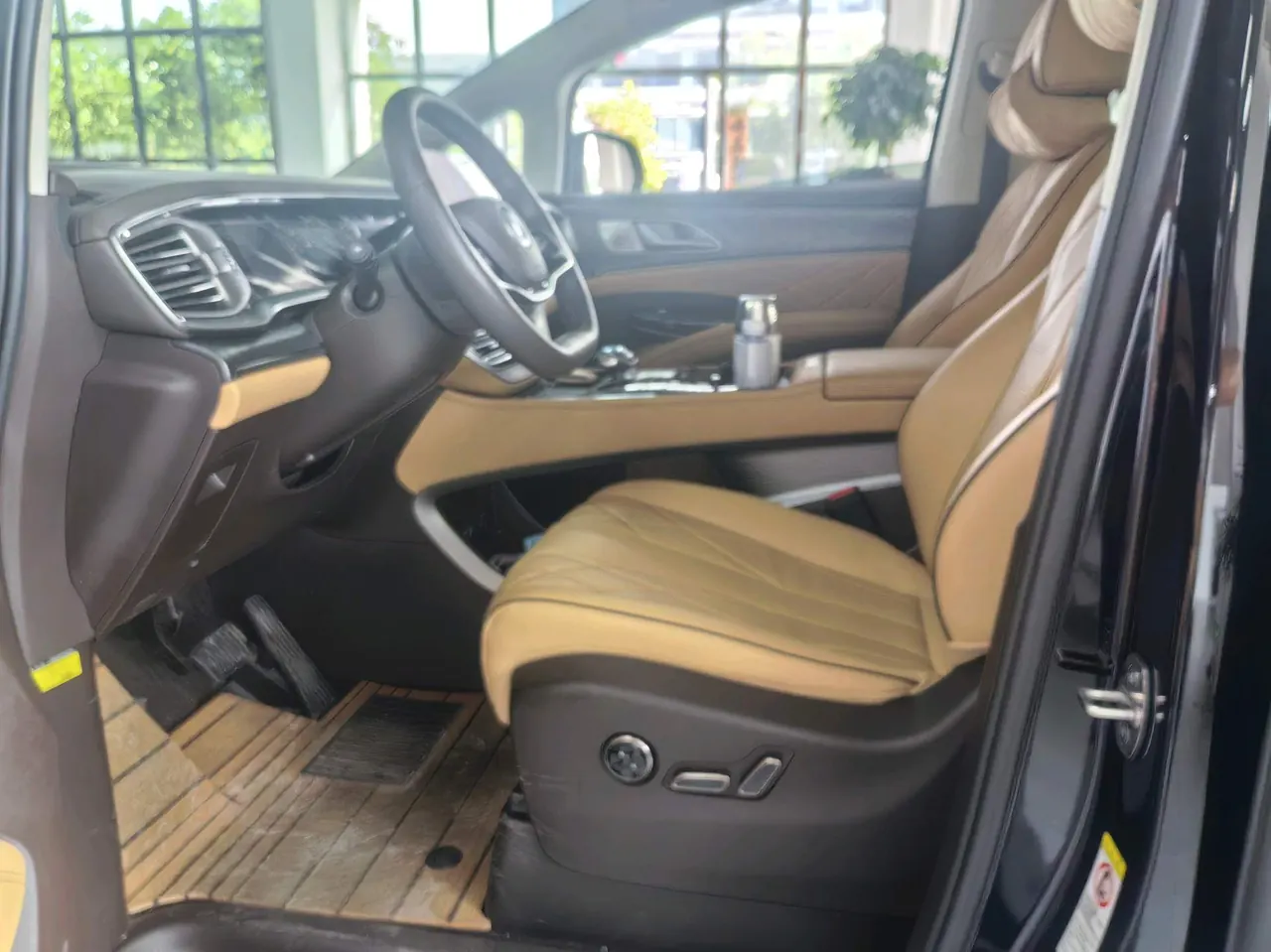 Denza 2024 Denza D9 DM-i 1.5T stepless 1050 exclusive automatic gear 3