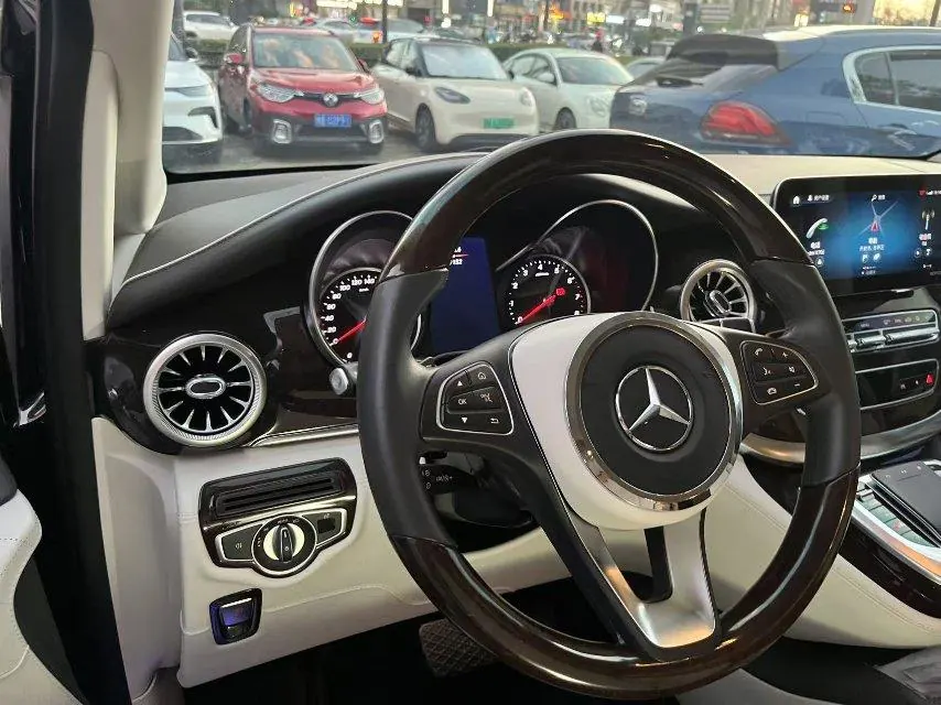 Mercedes Benz Class V 2021V 260 2.0T Pilot Edition Automatic Gear 8
