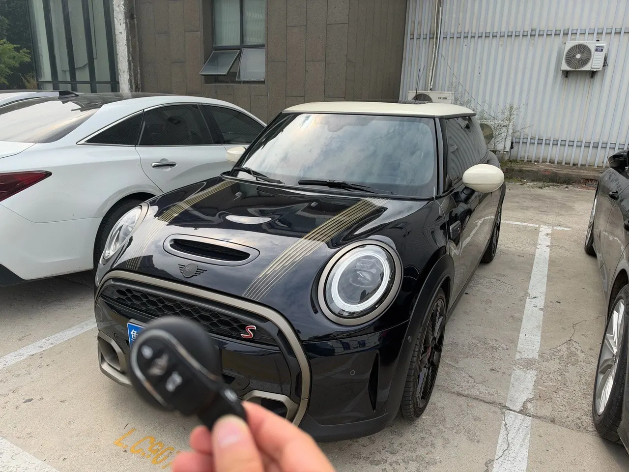 Open image lightbox: MINI Mini (imported) 2023 Mini Cooper S 2.0T artist automatic gear