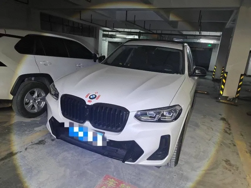 打开图片灯箱:BMW 2023 X3 xDrive30i 2.0T Leading M Obsidian Night Suit Automatic Gear