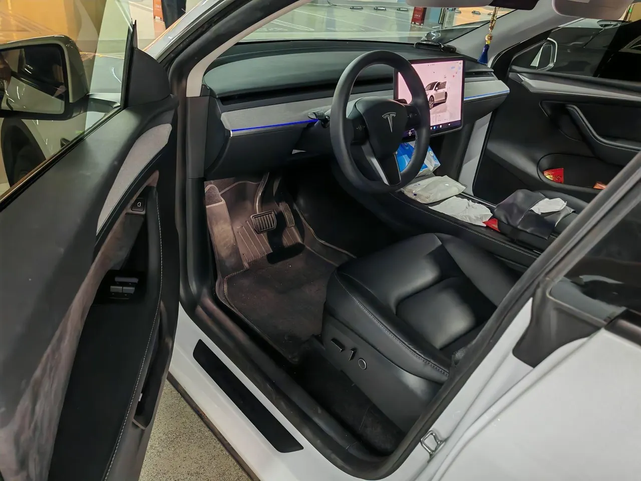 Tesla 2023 Model Y rear-wheel drive version automatic transmission 2
