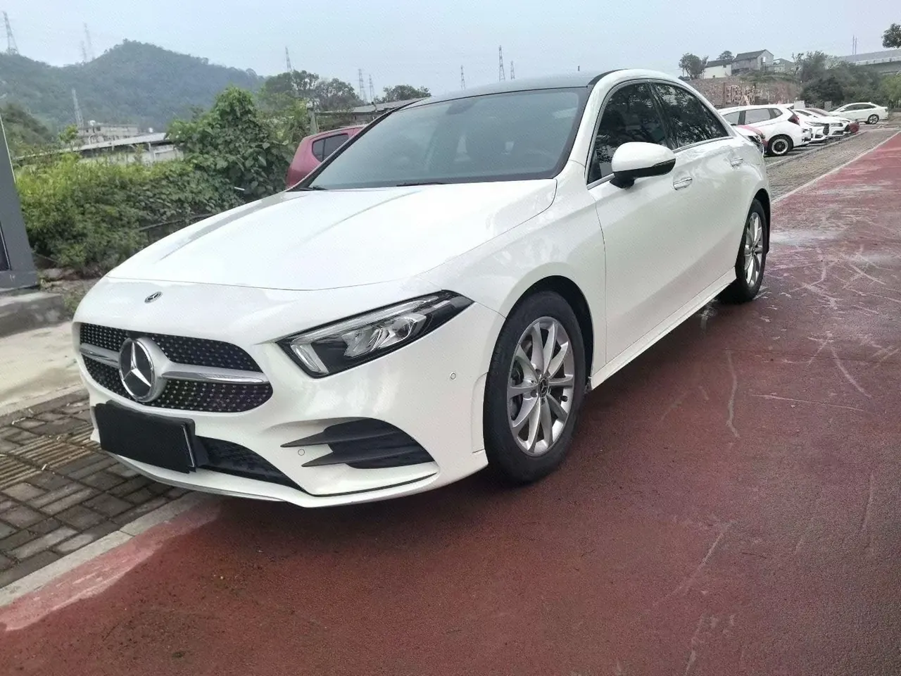 Открыть галерею: Mercedes Benz Class A 2021 A 200 L 1.3T Fashion Automatic Gear