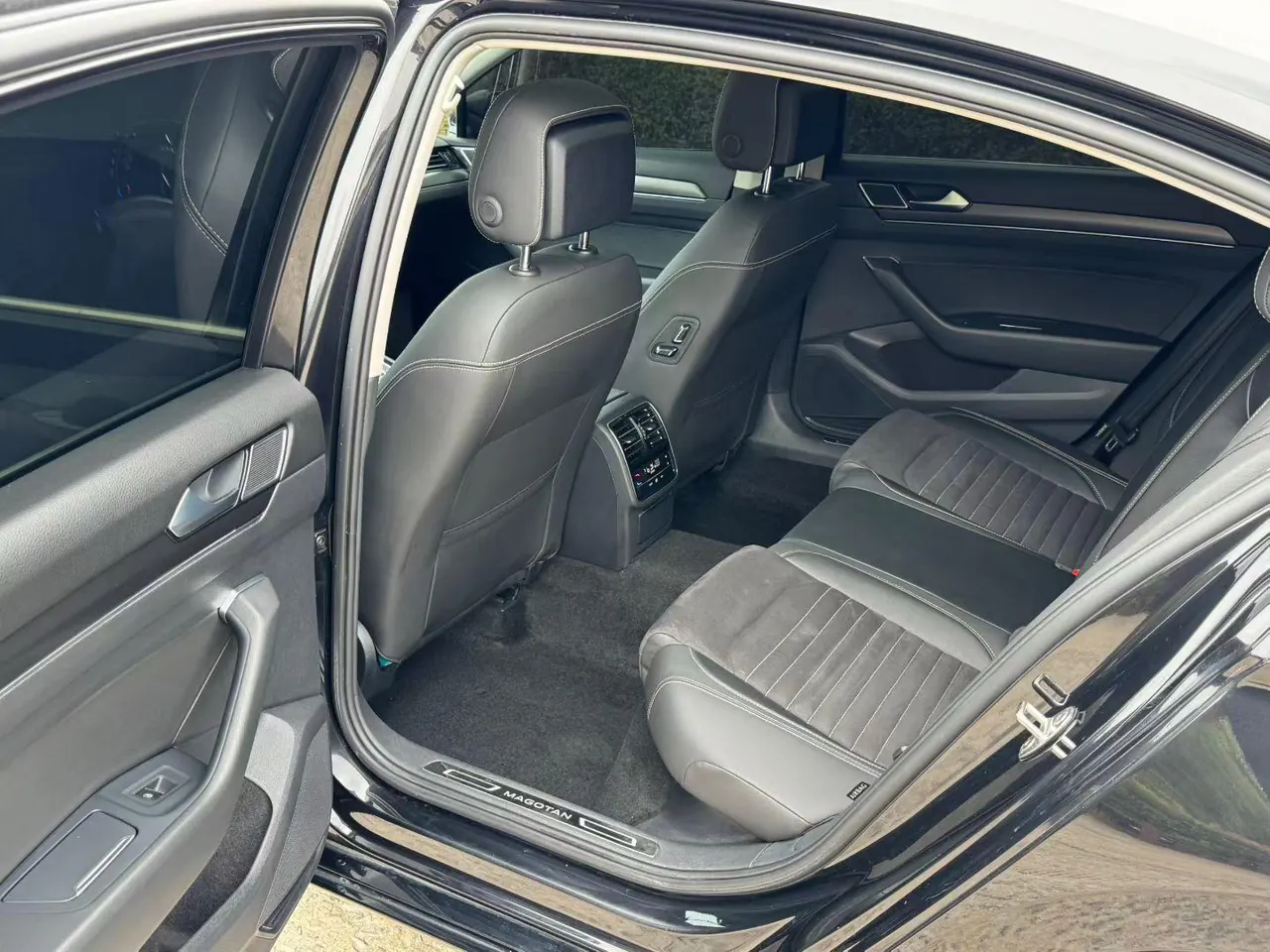 Volkswagen 2020 Magotan 2.0TSI 330TSI luxury automatic transmission 5