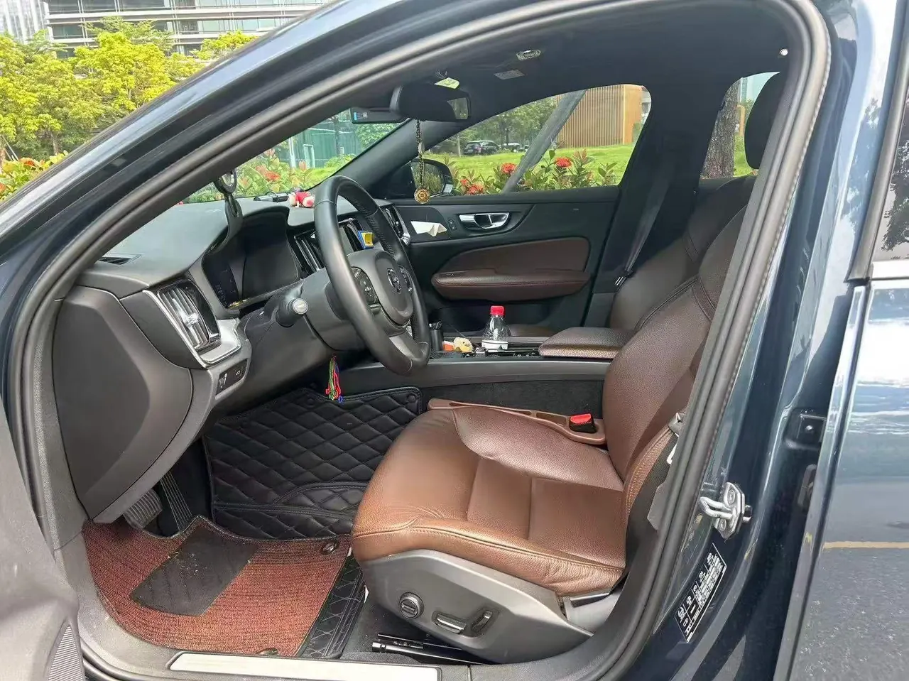 Volvo 2021 S60 2.0T T4 Zhiyuan Deluxe Edition Automatic Gear 4