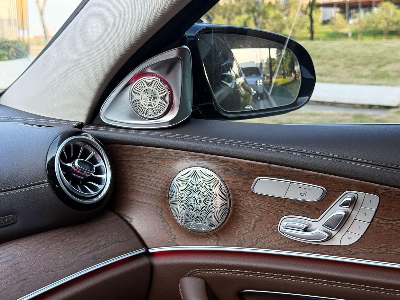 Mercedes Benz E Class 2023 E 300 L 2.0T Luxury Automatic Gear 11