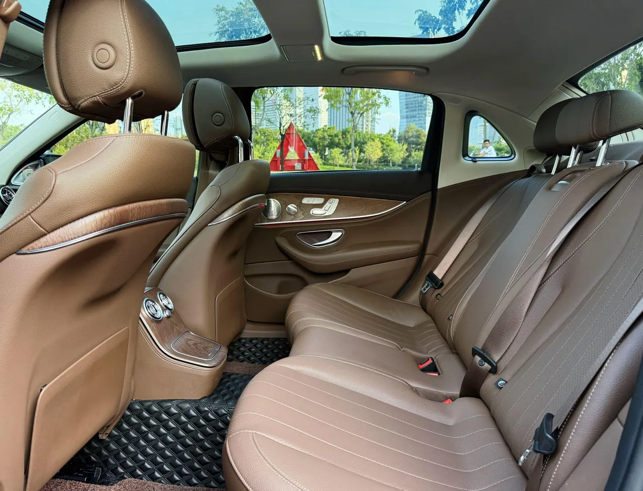 Mercedes Benz E Class 2023 E 300 L 2.0T Luxury Automatic Gear 14