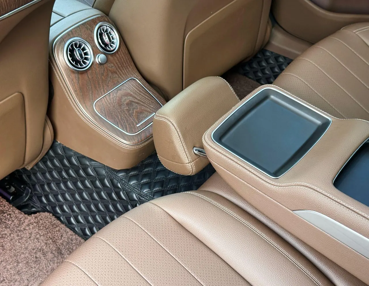 Mercedes Benz E Class 2023 E 300 L 2.0T Luxury Automatic Gear 19