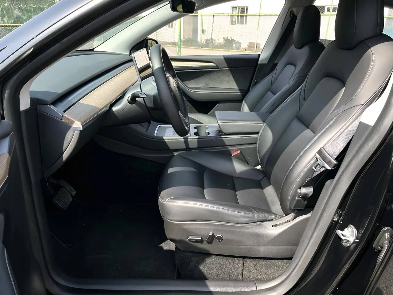 Tesla 2021 Model Y Standard Endurance Rear Drive Automatic Gear 4