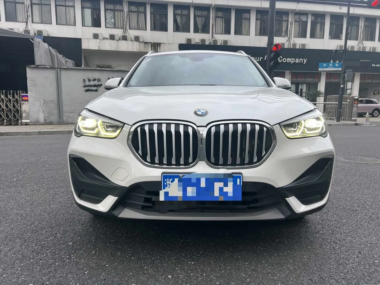 BMW 2021 X1 sDrive25Li 2.0T Leading Automatic Gear 3
