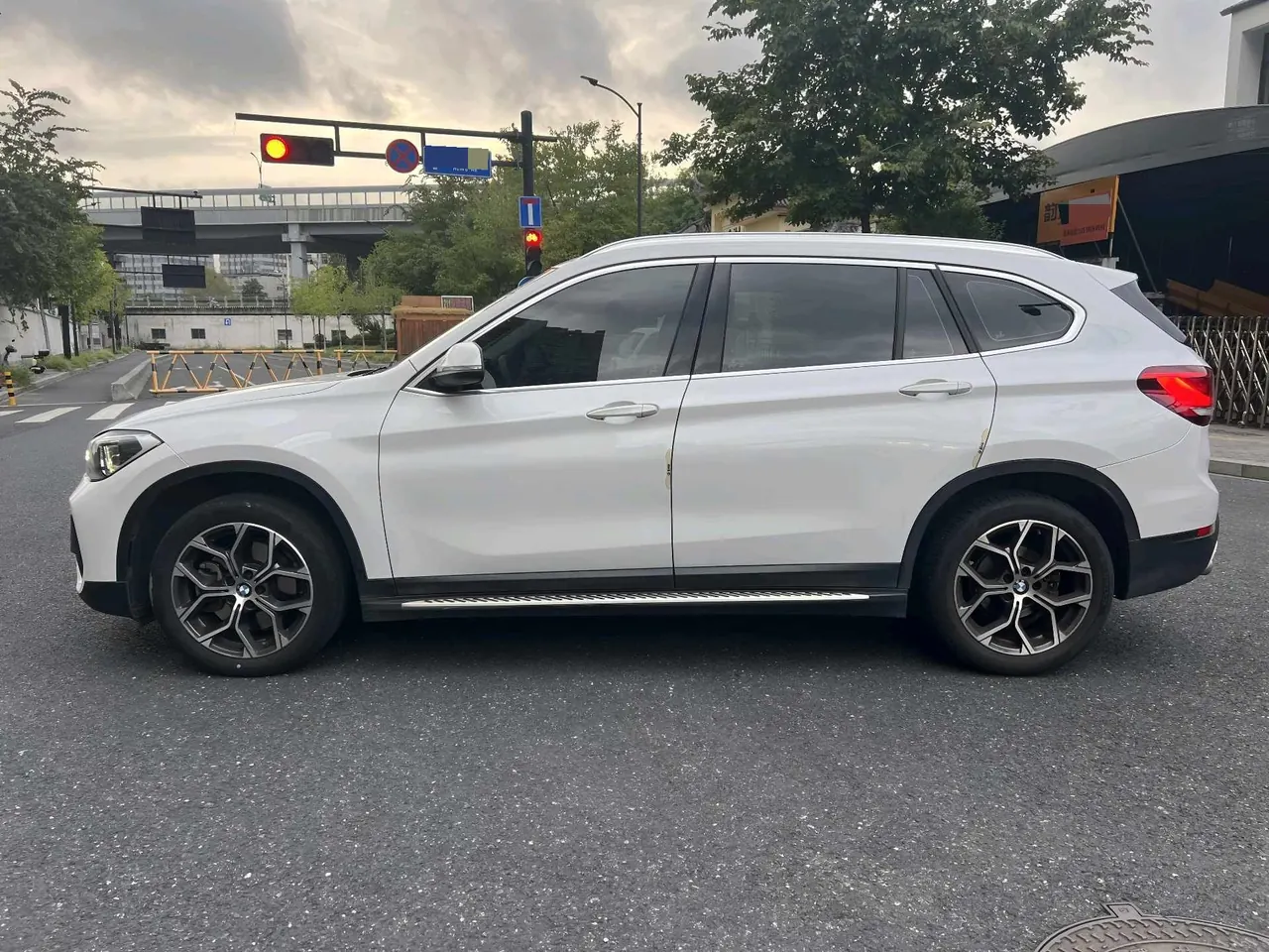 BMW 2021 X1 sDrive25Li 2.0T Leading Automatic Gear 4
