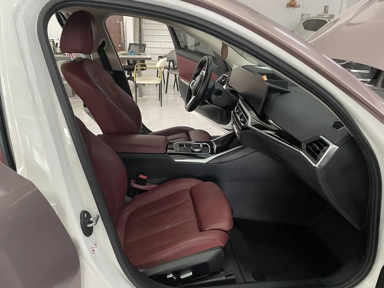 BMW 2022 i3 eDrive 35L automatic gear 3