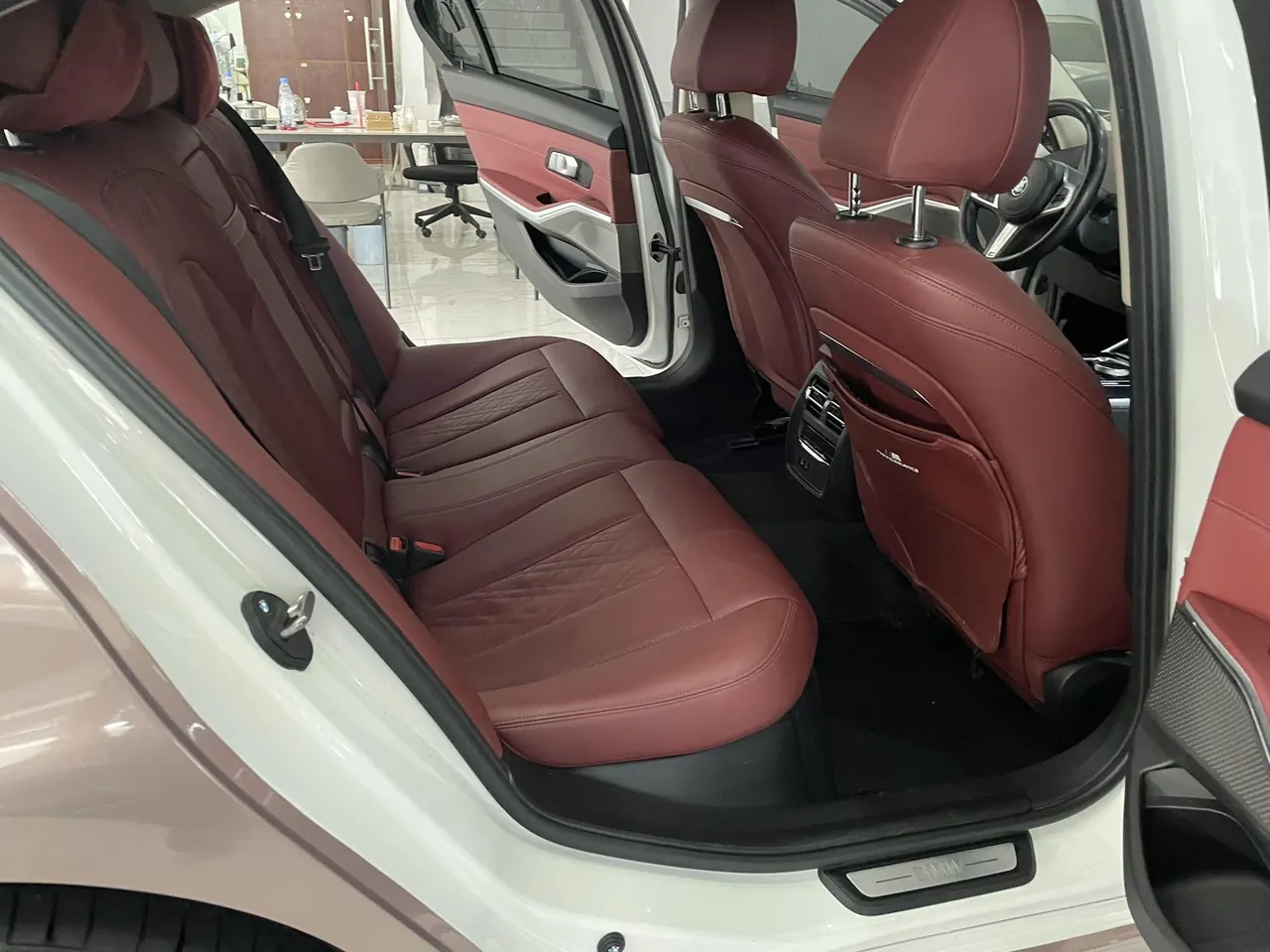 BMW 2022 i3 eDrive 35L automatic gear 4