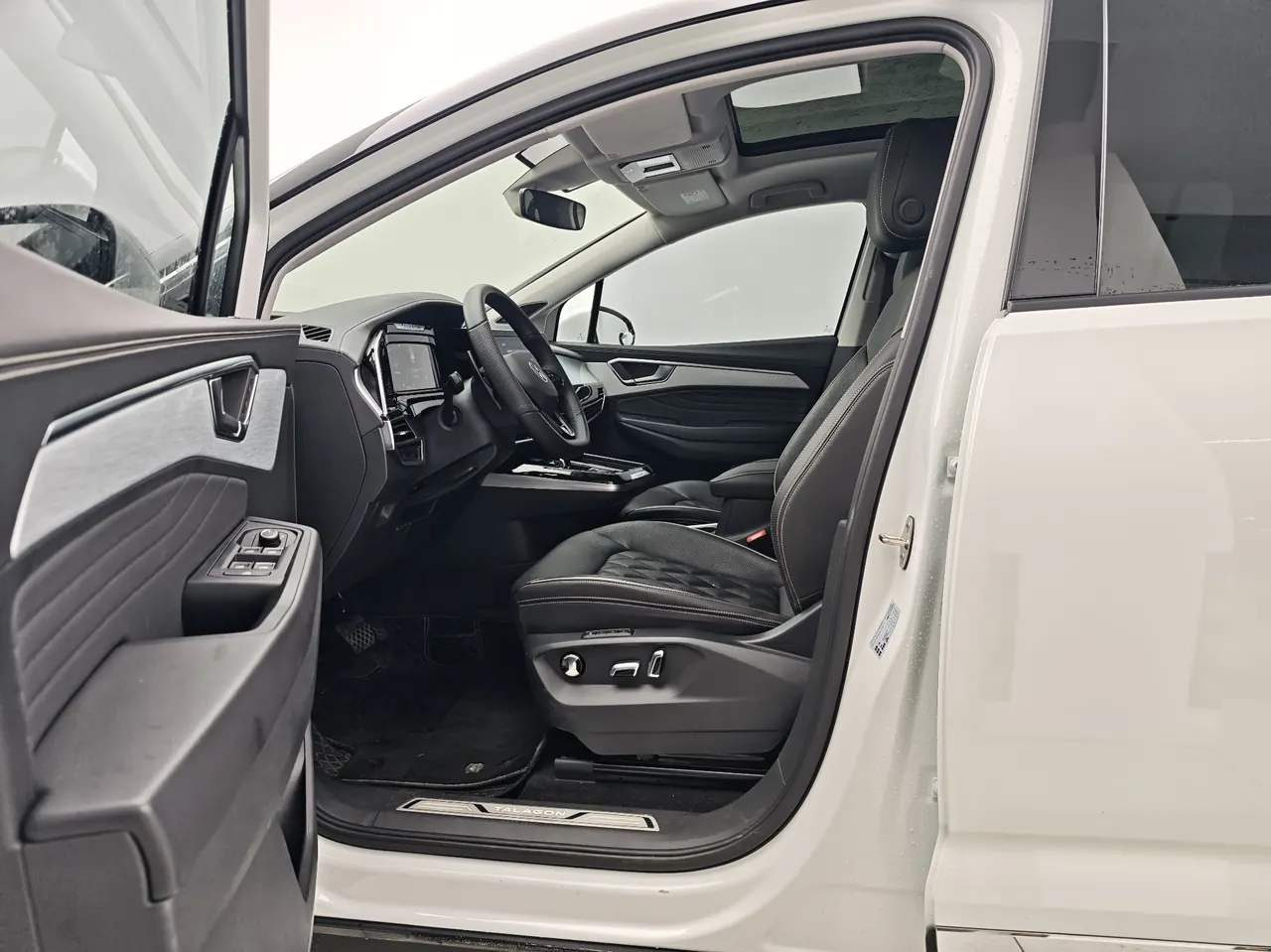 Volkswagen 2022 model range 2.0TSI 380TSI four-wheel drive flagship victory version 6 automatic gear 3