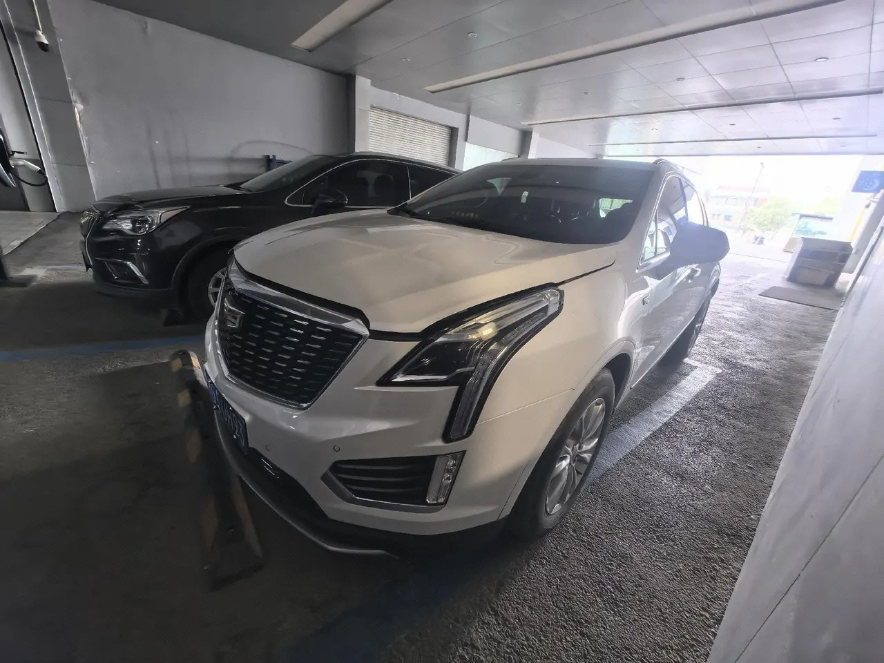 Open image lightbox: Cadillac 2022 XT5 48V 2.0T Two-Drive Luxury Automatic Gear