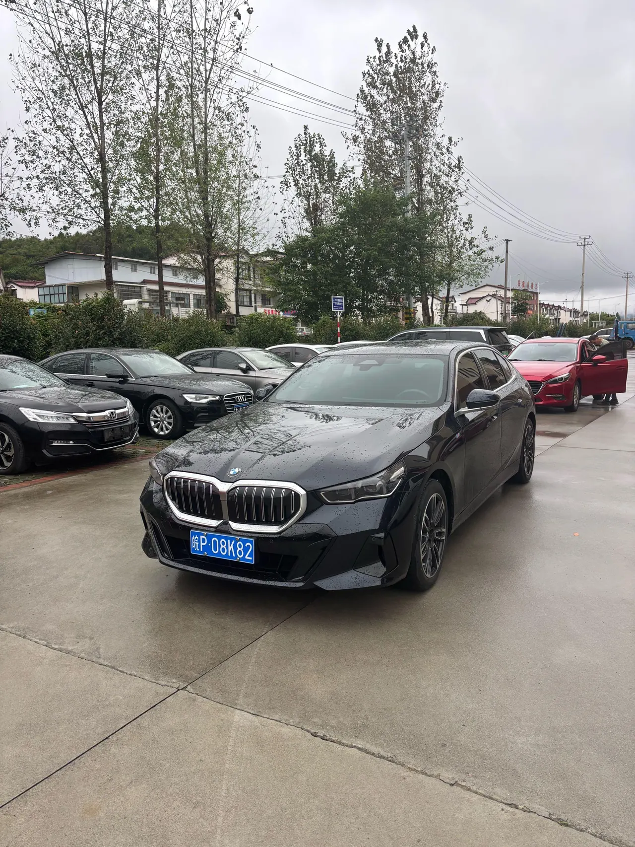 BMW 5 Series 2024 model 530Li 48V 2.0T Leading Edition M Sport Package Automatic 3