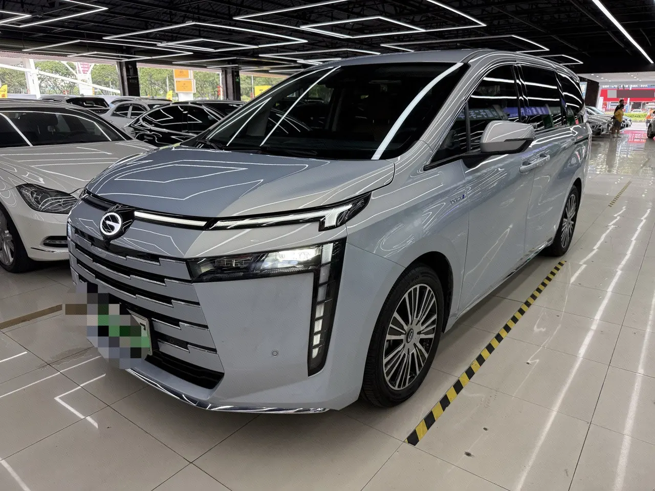 Открыть галерею: GAC Trumpchi 2024 E8 2.0 150km MAX Automatic Transmission