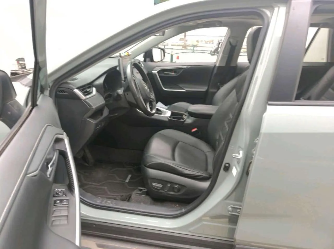 Toyota 2022 RAV4 Rongbo 2.0 Stepless Two-Drive Fashion Plus Edition Automatic Gear 3