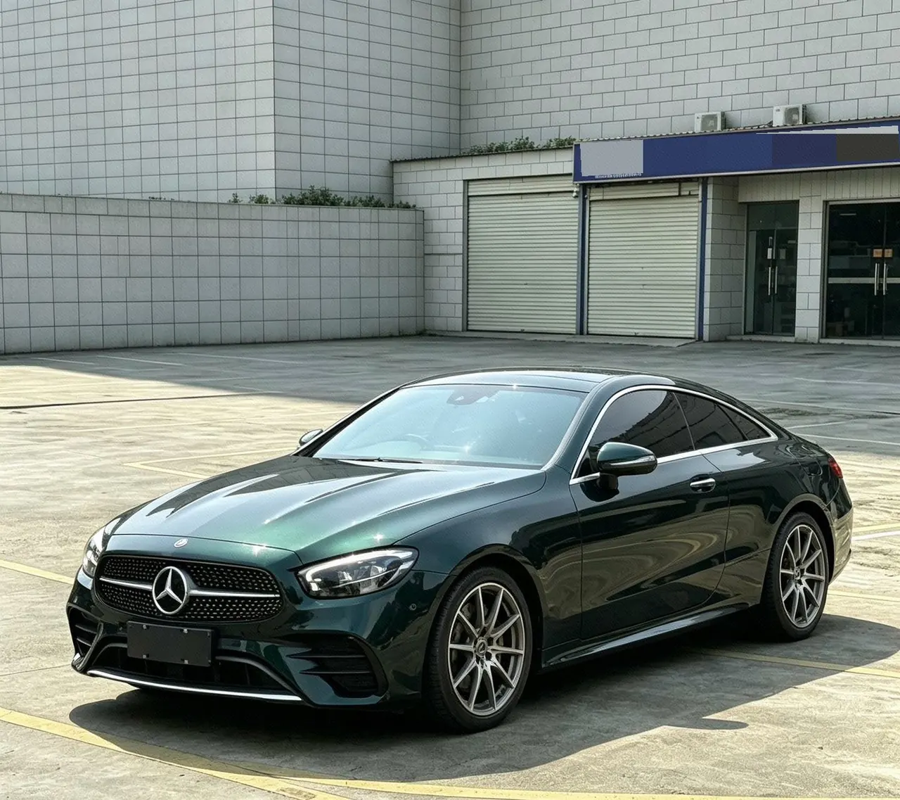 Открыть галерею: Mercedes Benz Class E (Imported) 2021 E 260 Coupe 48V 1.5T Automatic Gear