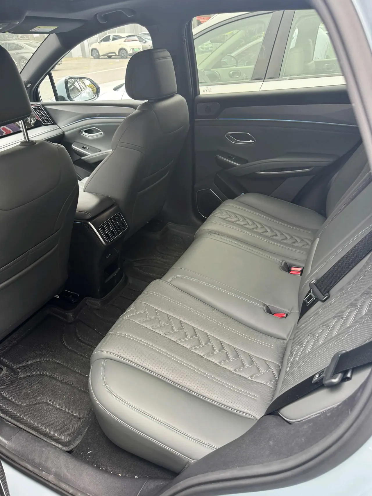 BYD 2024 Song L DM-i 1.5 Stepless 160km Excellent Automatic Transmission 4