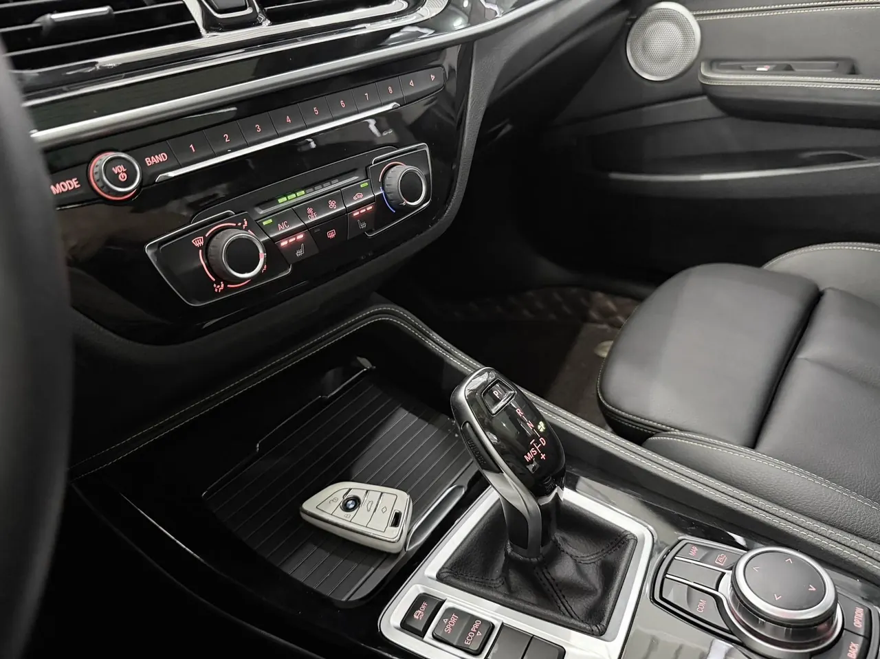 BMW 1 Series 2023 120i 1.5T M Sports Obsidian Yi Edition Automatic Gear 11