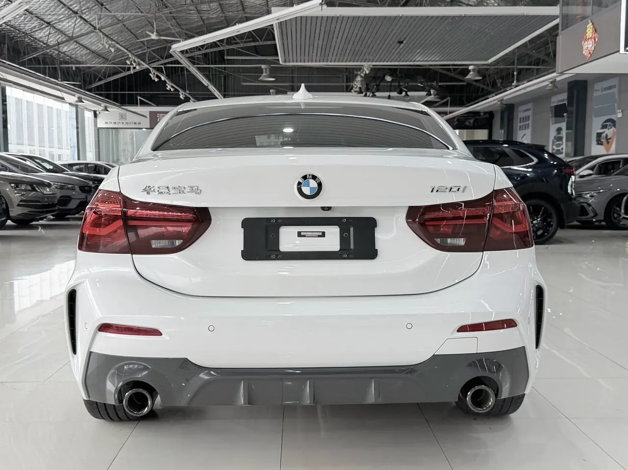 BMW 1 Series 2023 120i 1.5T M Sports Obsidian Yi Edition Automatic Gear 4