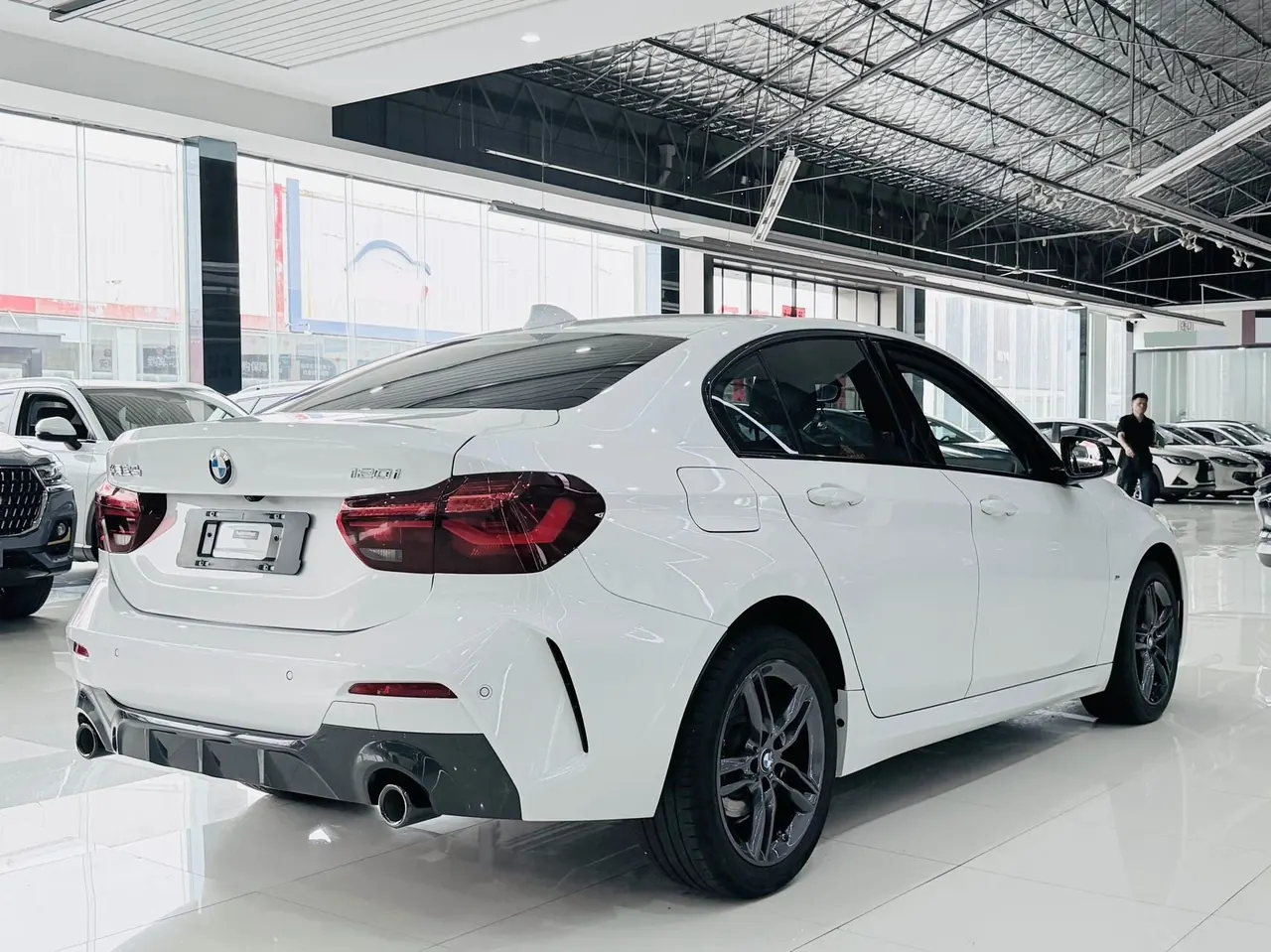 BMW 1 Series 2023 120i 1.5T M Sports Obsidian Yi Edition Automatic Gear 9