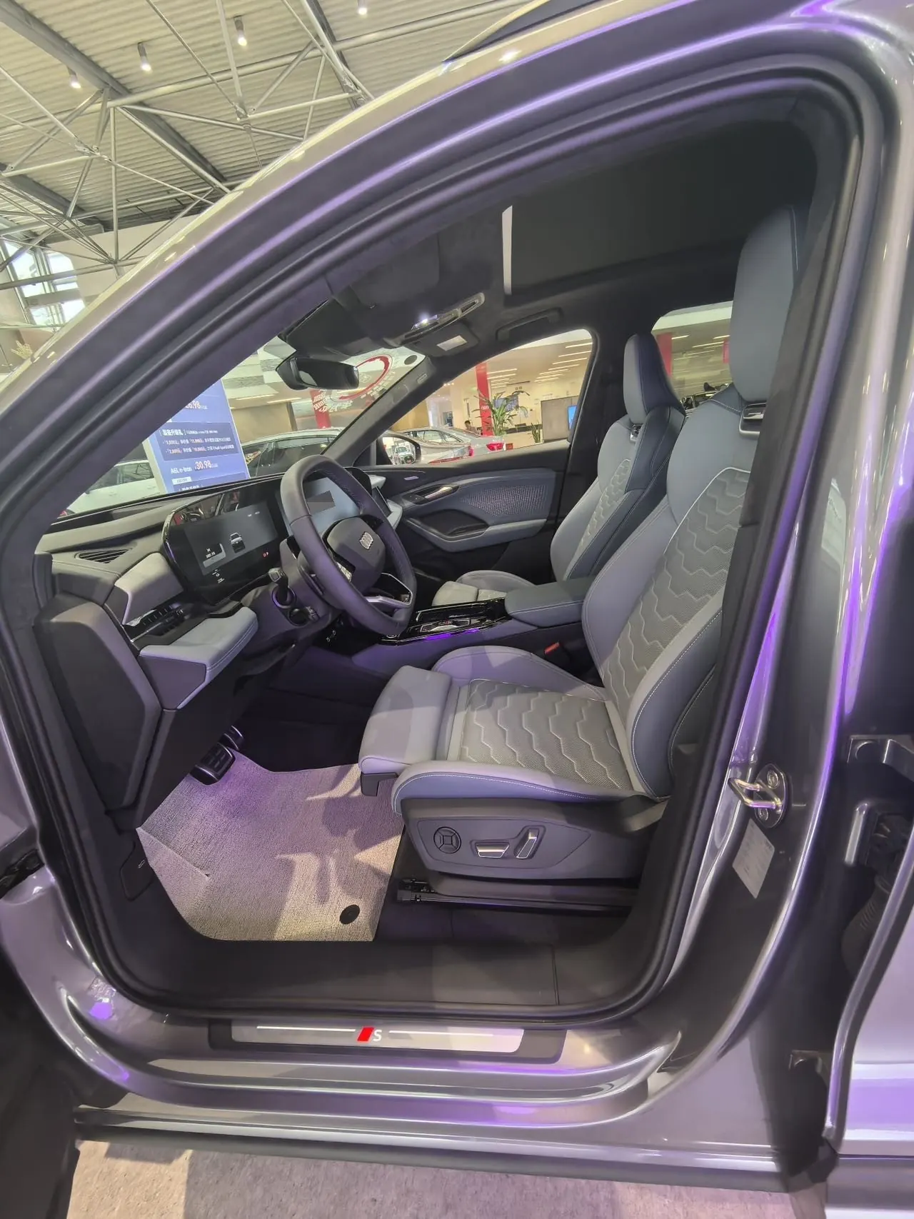 Audi 2025 Q6L e-tron Starter Pilot Edition Automatic Gear 5