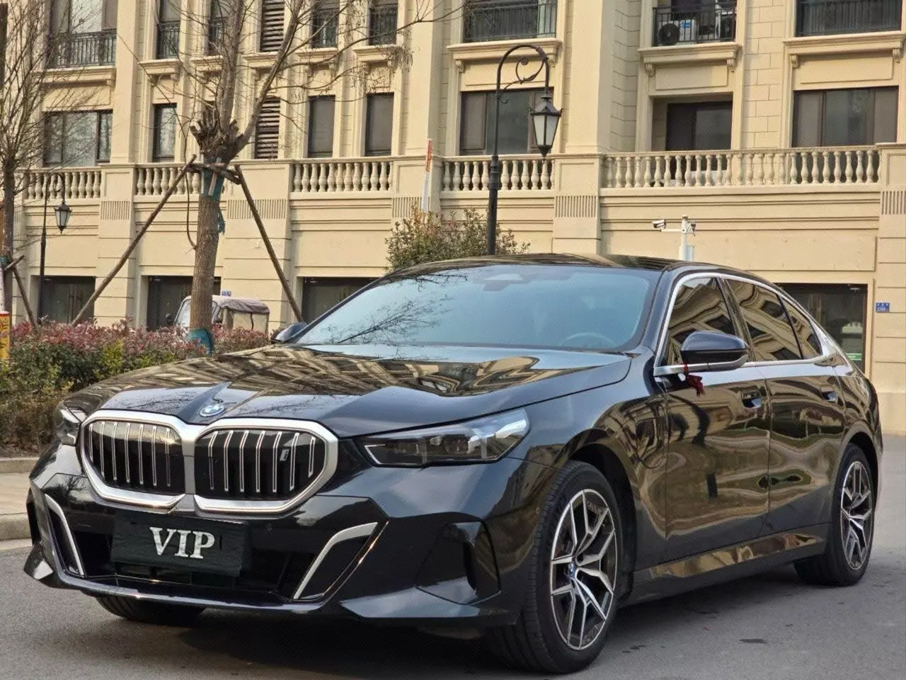 Открыть галерею: BMW 2024 i5 eDrive 35L M sports suit automatic gear