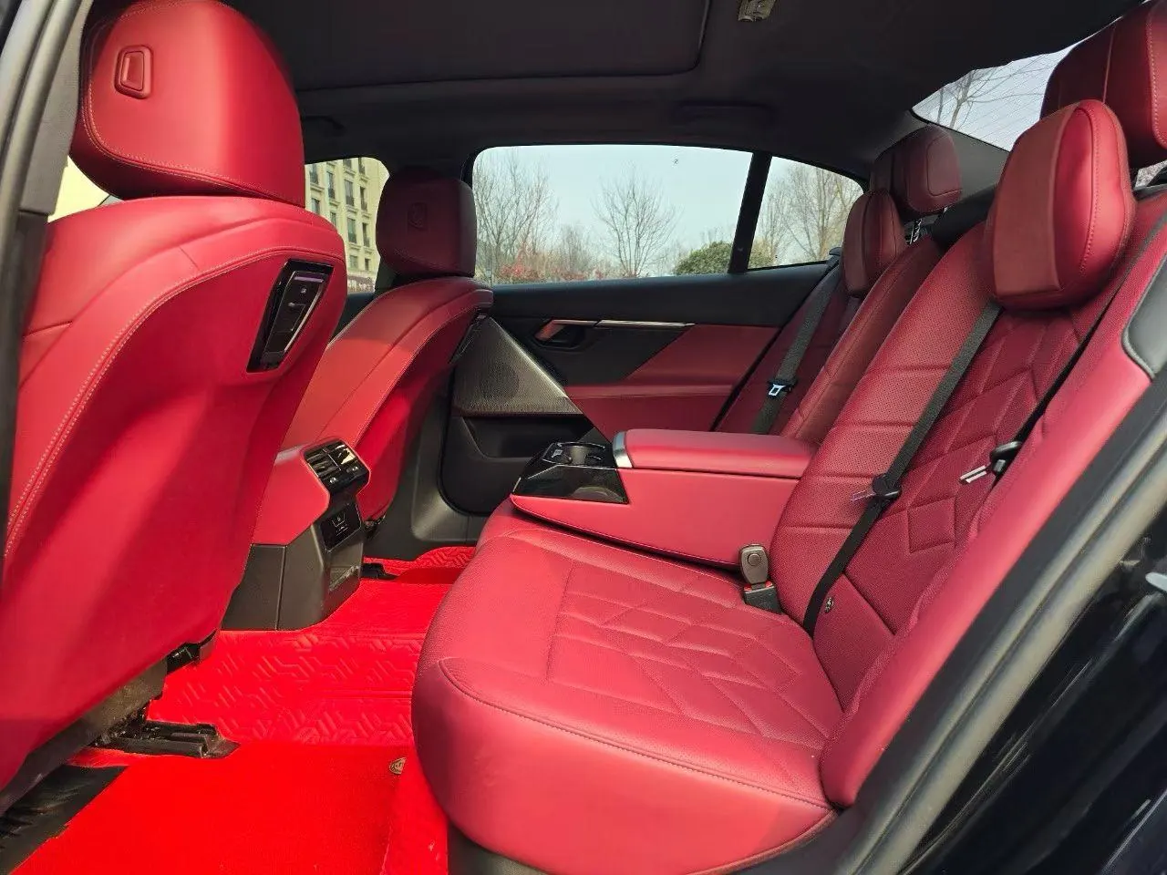 BMW 2024 i5 eDrive 35L M sports suit automatic gear 4