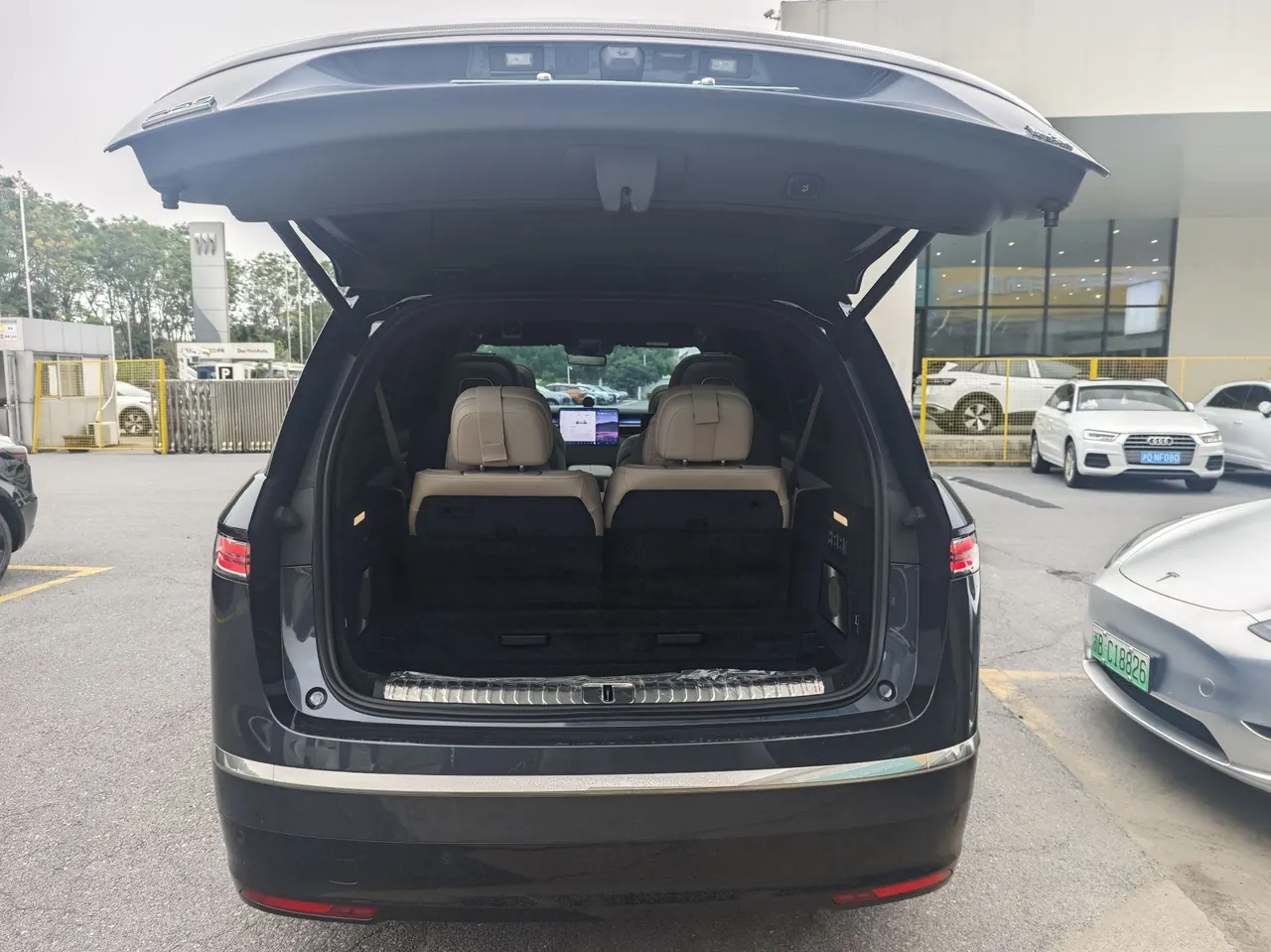 NIO 2026 ES 9 102kWh Administrative Island Signature Edition Automatic Gear 12