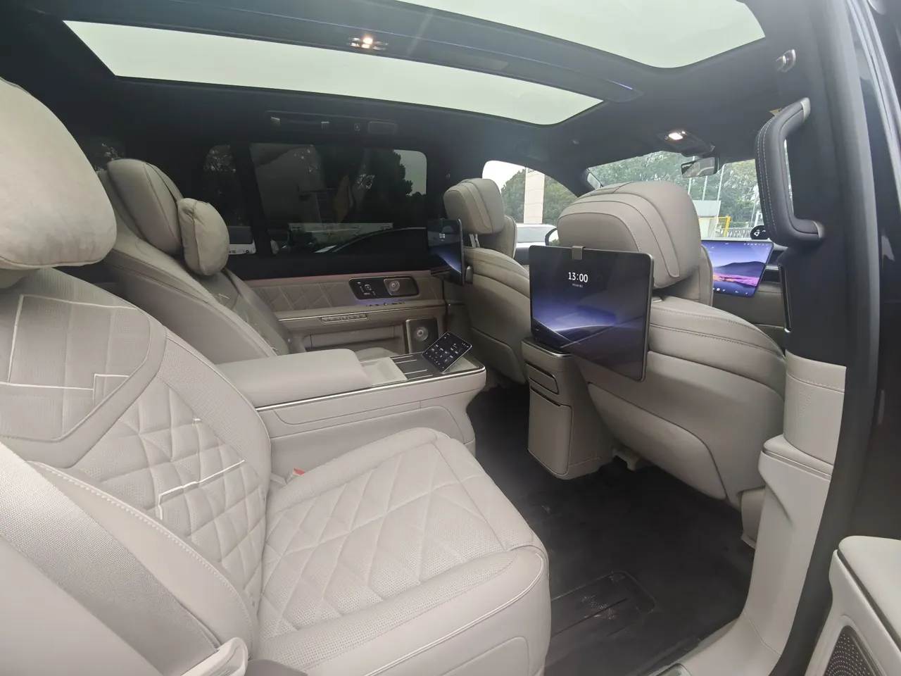 NIO 2026 ES 9 102kWh Administrative Island Signature Edition Automatic Gear 6