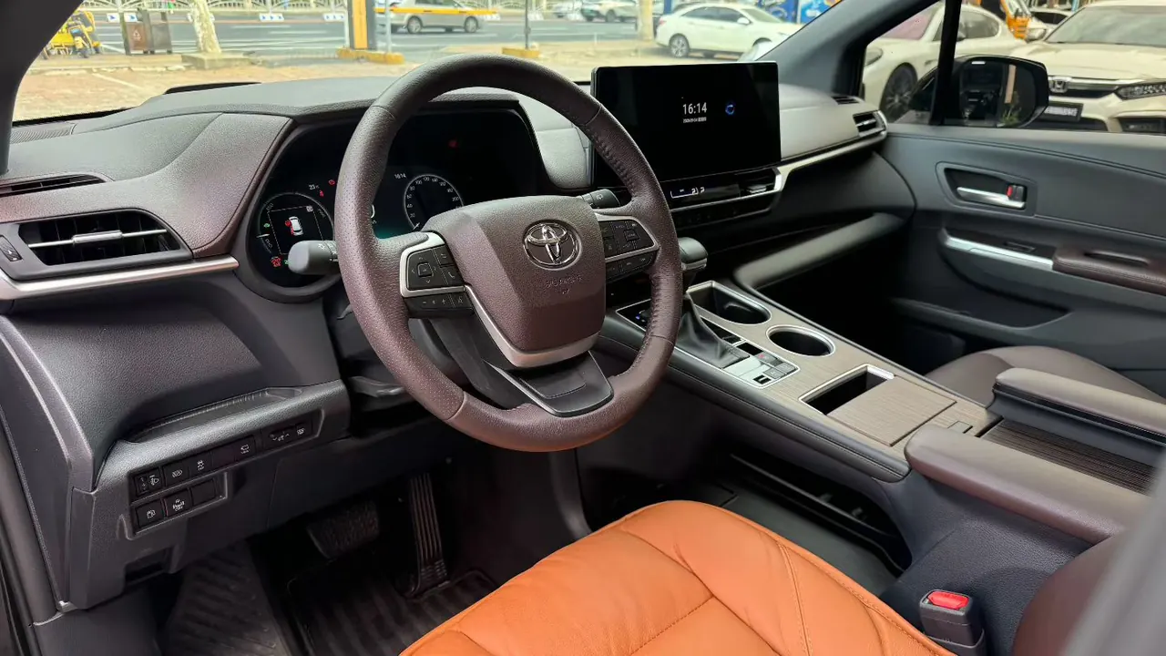 Toyota 2024 Grevia HYBRID 2.5 Stepless Premium PLUS 4WD Automatic Gear 3