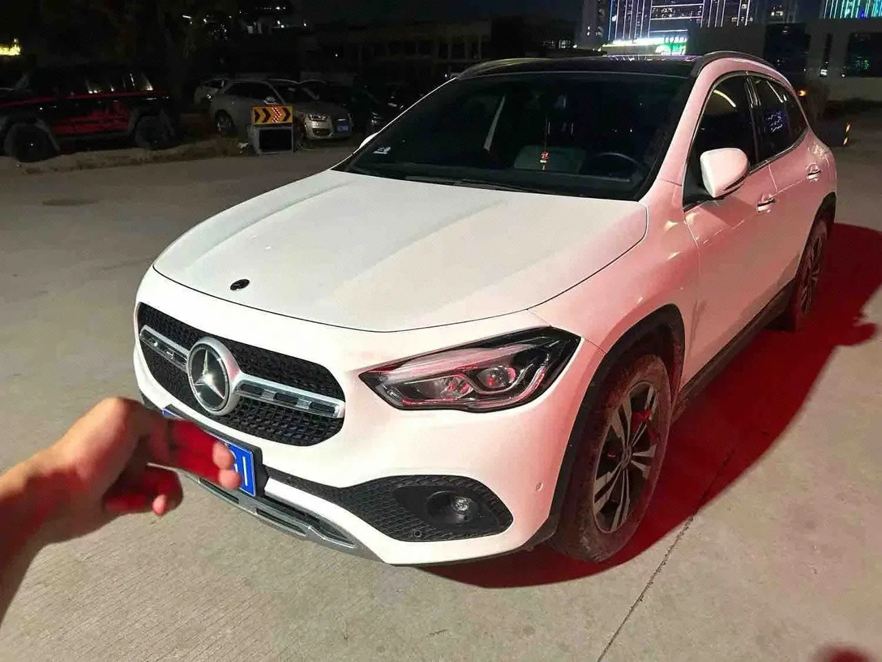 Open image lightbox: Mercedes Benz 2022 GLA 200 1.3T automatic gear